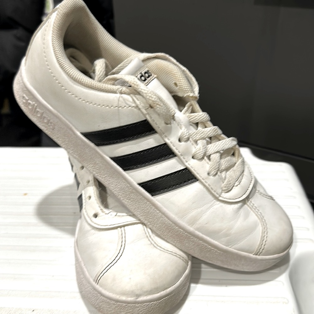 Adidas Sneakers